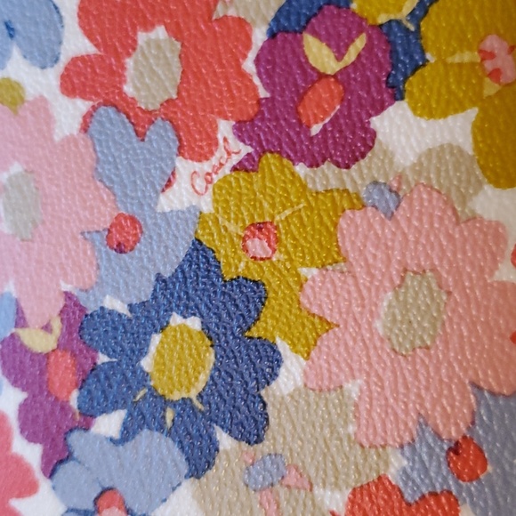 Coach Peyton Floral Medium Wristlet - Picture 4 of 11